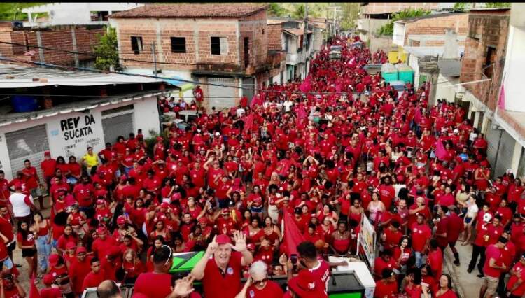 Ubaitaba: Bêda realiza visita ao bairro Novo Olímpia e multidão acompanha